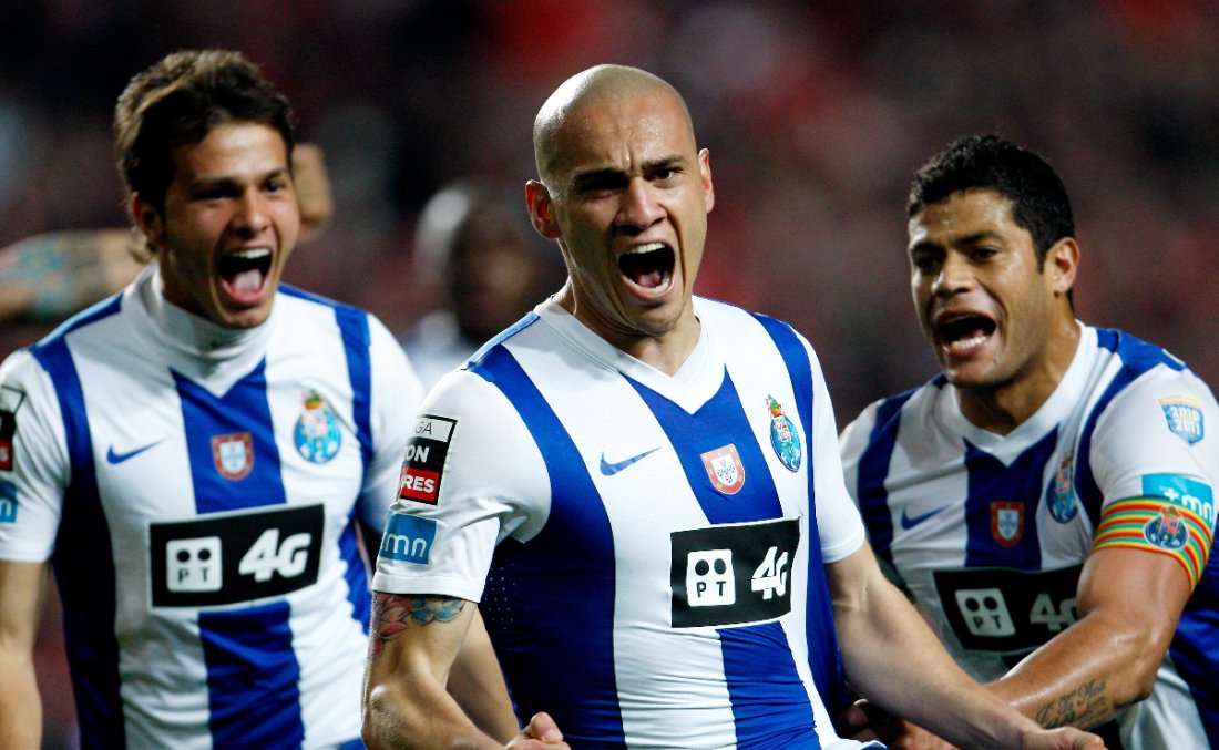 Kleber (à esquerda na imagem) e Hulk (à direita) comemoram gol de Maicon pelo Porto, em 2011 (foto: Marcos Borga/REUTERS)