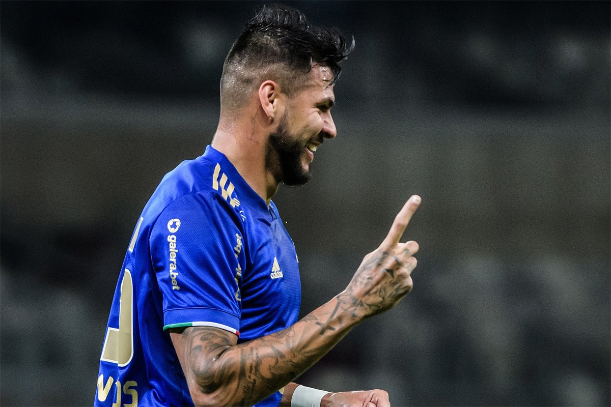 Léo Santos, ex-zagueiro do Cruzeiro, acertou com o Botafogo-PB (foto: Gustavo Aleixo/Cruzeiro)