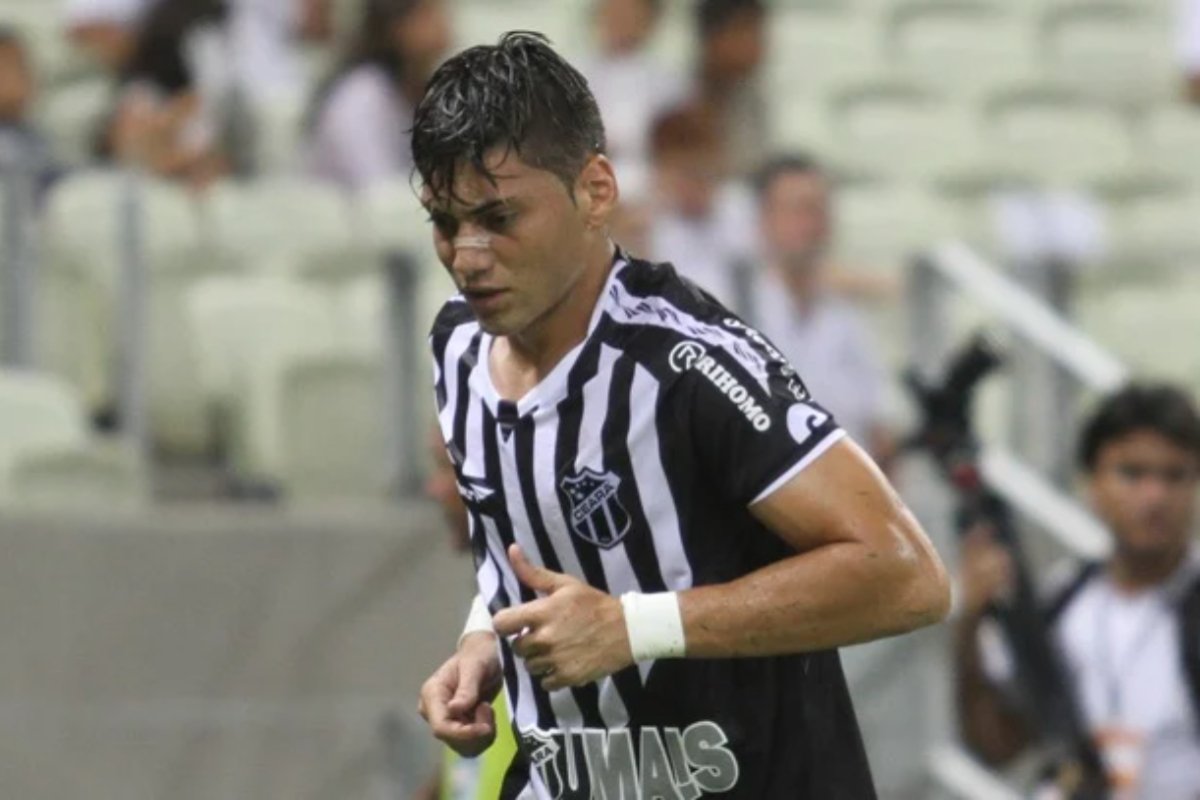 Luiz Henrique em ação pelo Ceará em 2012 (foto: Divulgação/Ceará)