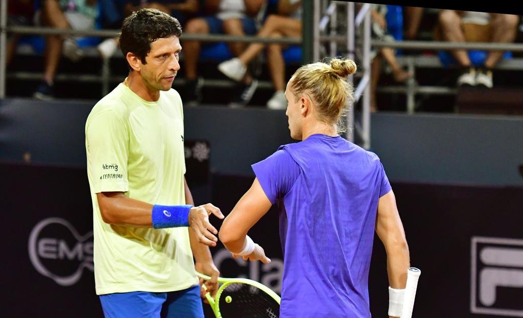 Marcelo Melo cumprimenta Rafael Matos (foto: Fotojump / Divulgação)
