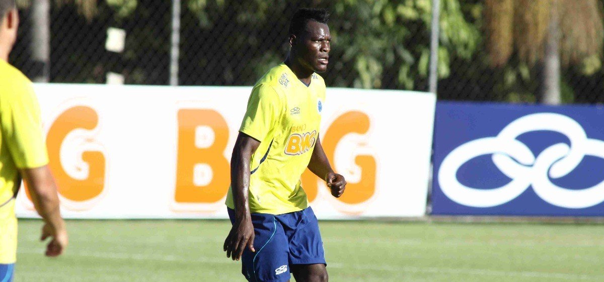 Paulão durante treino do Cruzeiro em 2013 (foto: Rodrigo Clemente/EM/D.A Press - 21/11/2013)