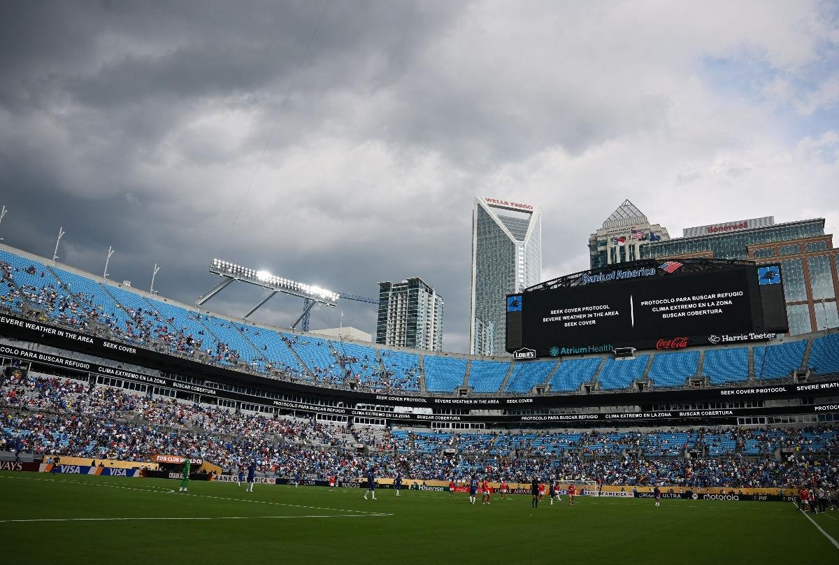 Jogo entre Benfica e Chelsea é interrompido aos 40 minutos do segundo tempo