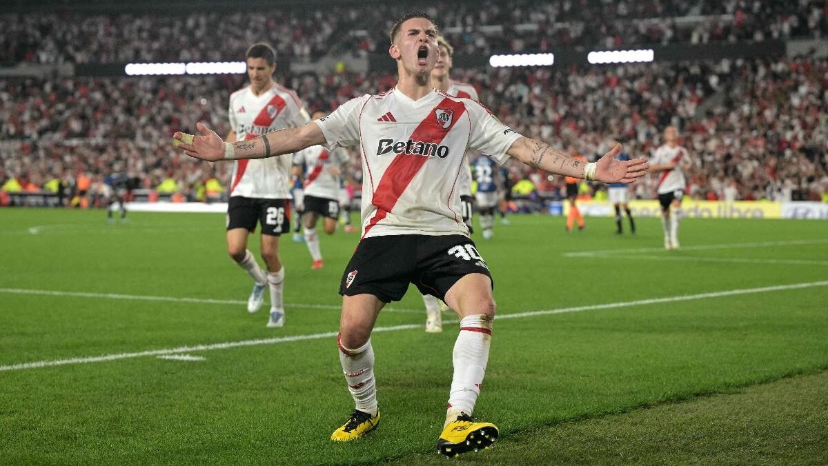 Franco Mastantuono, principal estrela do River Plate e vendido ao Real Madrid, comemora gol na Libertadores (foto: JUAN MABROMATA/AFP)