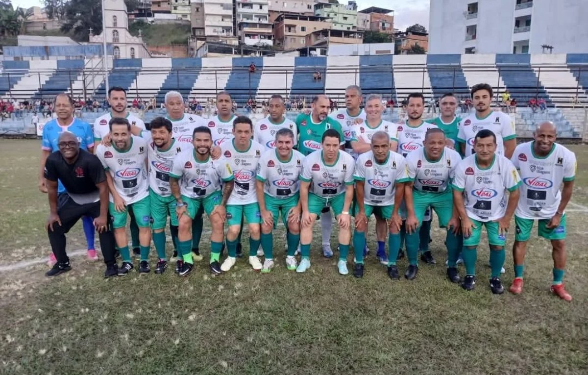 Romário jogou partida festiva em Manhuaçu com o time 
