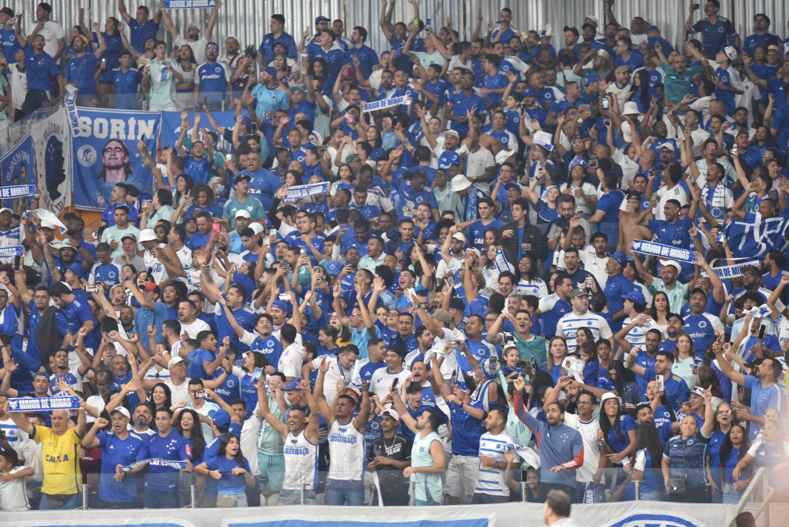 Torcedores do Cruzeiro no Mineirão (foto: Ramon Lisboa/EM/D.A Press)