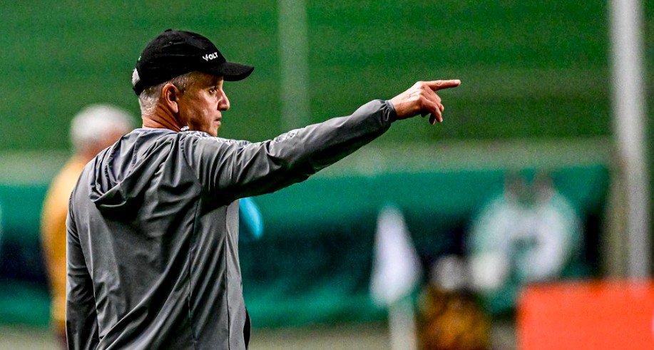 Auxiliar-técnico do América (foto: Mourão Panda / América)