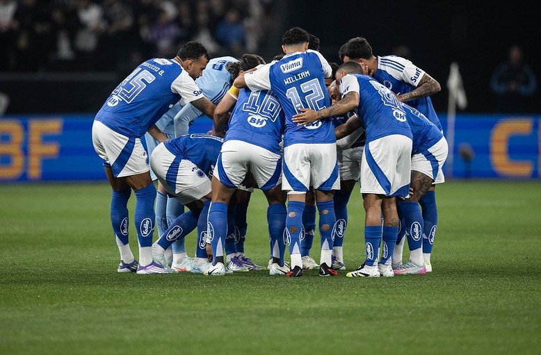 Jogadores do Cruzeiro comemoram gol contra o CRB (foto: Marco Galvão/Cruzeiro)