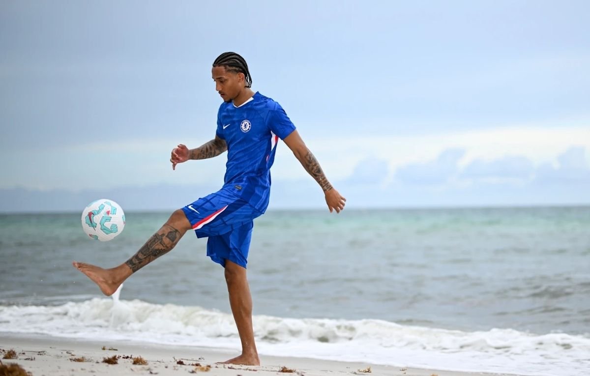 No anúncio, Chelsea divulgou vídeo de João Pedro na praia e escreveu: 'O garoto do Brasil' (foto: Divulgação/Chelsea)