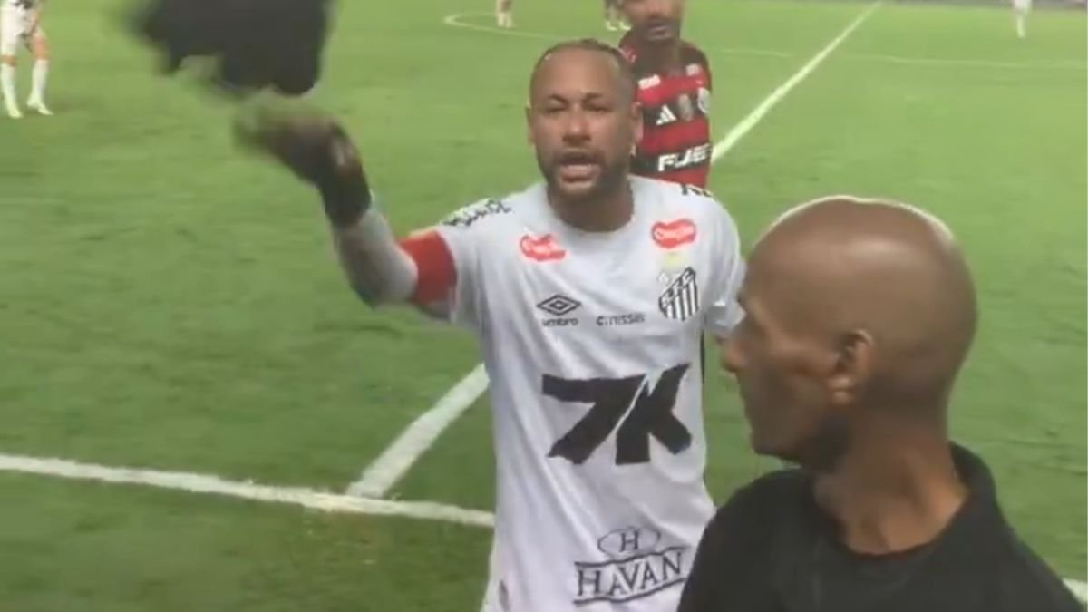Neymar discutiu com torcedor do Santos na Vila Belmiro (foto: Reprodução/Redes Sociais)