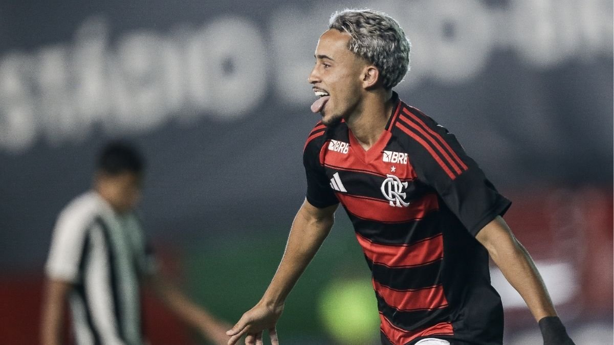 Matheus Gonçalves comemora gol pelo Flamengo (foto: Gilvan de Souza/Flamengo)