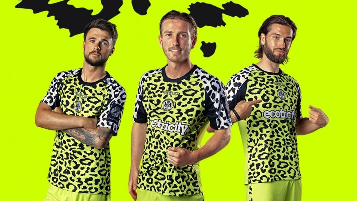A camisa 1 do Forest Green Rovers para a temporada 2025/2026 (foto: Divulgação/Forest Green Rovers)