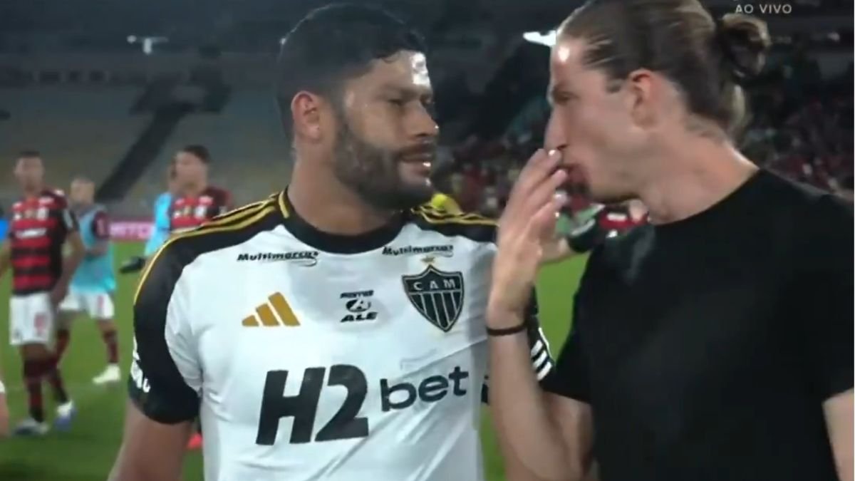 Hulk e Filipe Luís conversaram após Flamengo x Atlético (foto: Reprodução/SporTV)