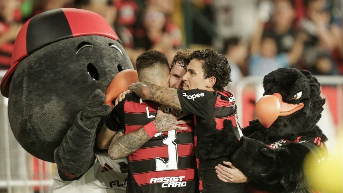 Jogadores do Flamengo comemoram gol (foto: Gilvan de Souza/Flamengo)