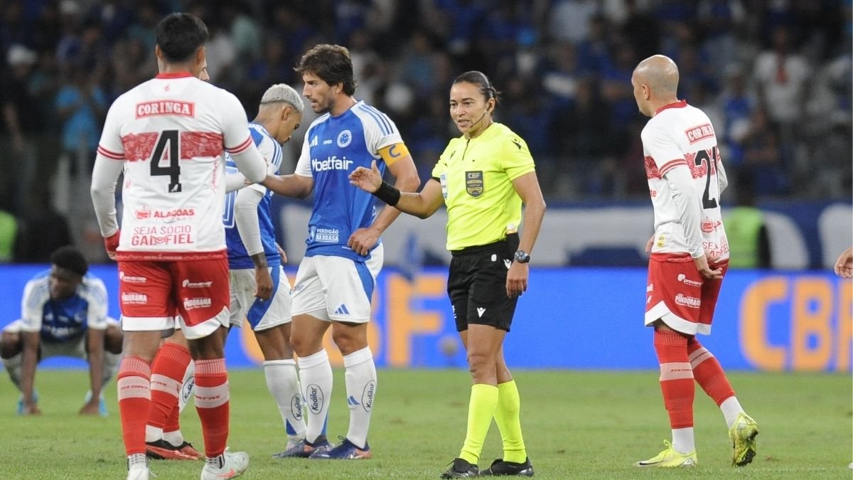 Edina Alves Batista apitou Cruzeiro x CRB (foto: Alexandre Guzanshe/EM/D.A Press)