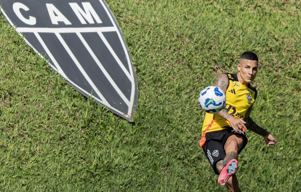 Arana em treino pelo Atlético (foto: Pedro Souza / Atlético)