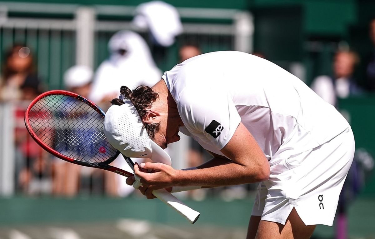 João Fonseca estreou em Wimbledon (foto: HENRY NICHOLLS / AFP)
