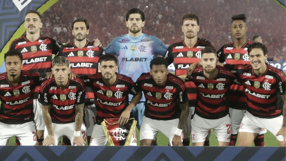 Time do Flamengo antes de jogo do Brasileirão (foto: Time do Flamengo antes de jogo do Brasileiro)