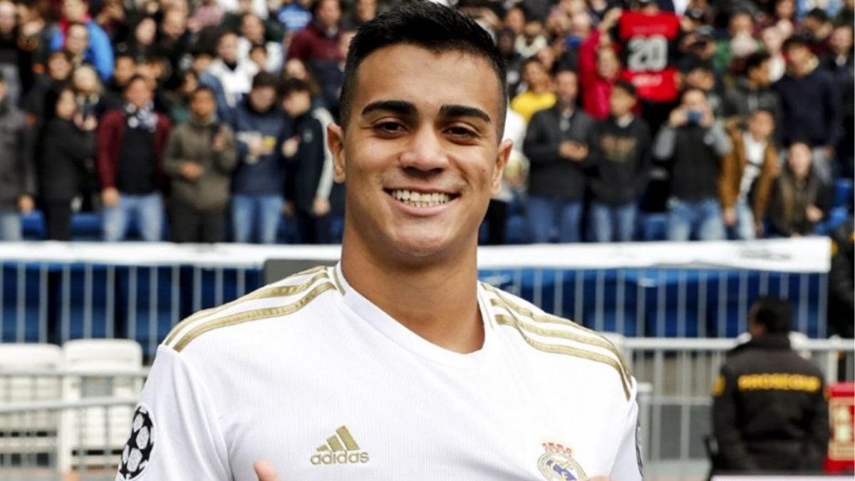 Reinier com a camisa do Real Madrid (foto: Divulgação/Real Madrid)