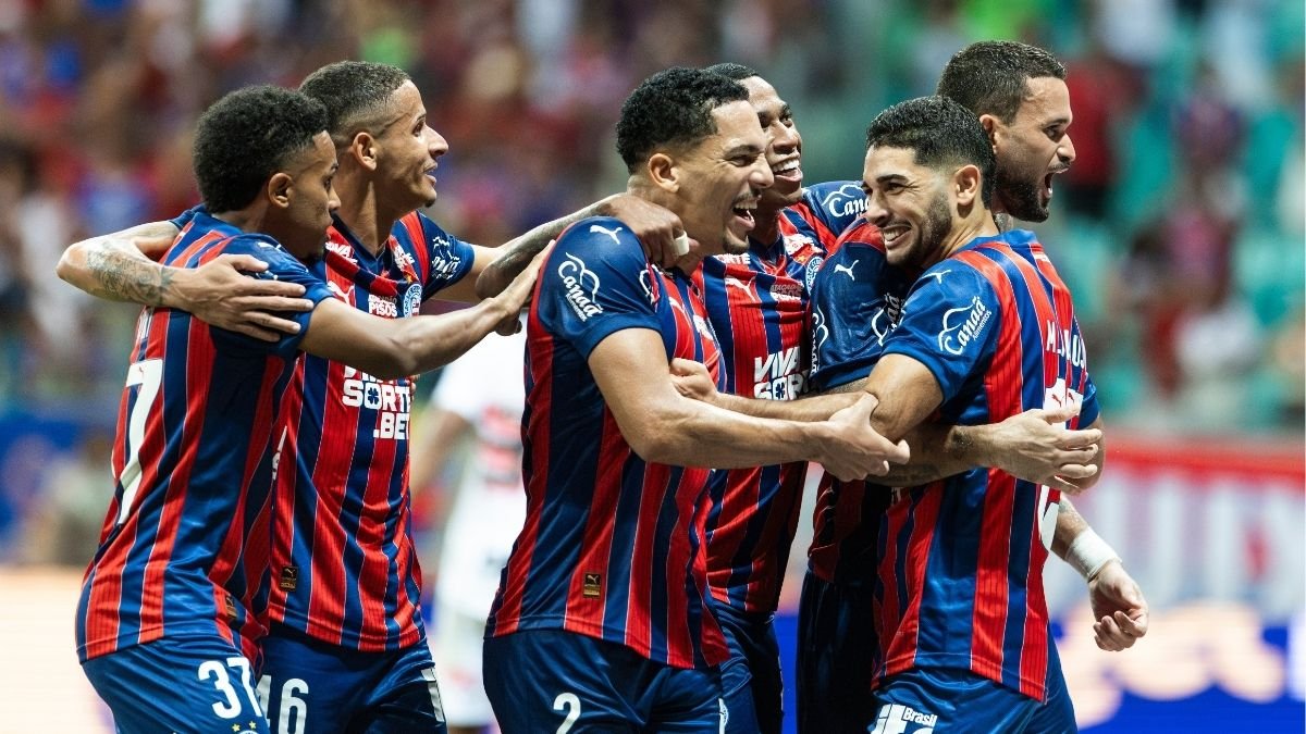 Jogadores do Bahia celebram gol (foto: Rafael Rodrigues / EC Bahia)