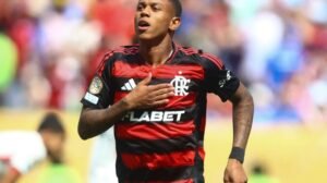 Wallace Yan comemora gol pelo Flamengo - Crédito: 