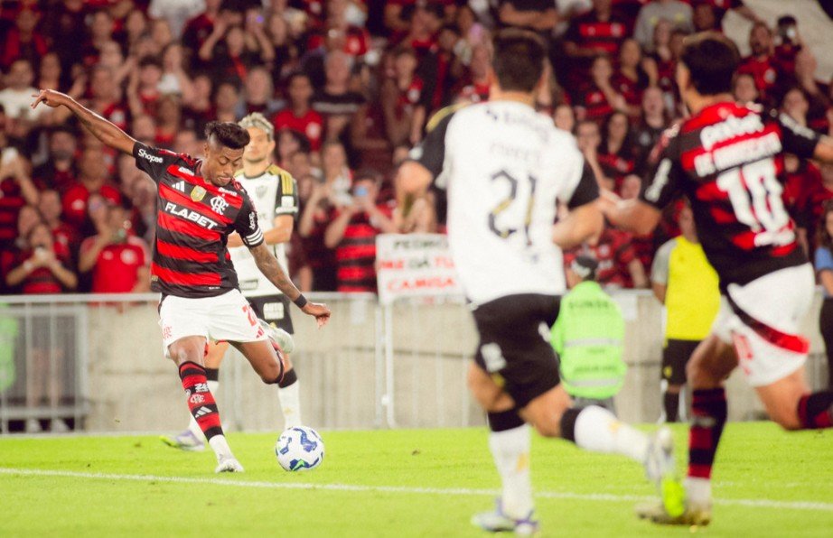 Flamengo e Atlético (foto: Adriano Fontes/Flamengo)