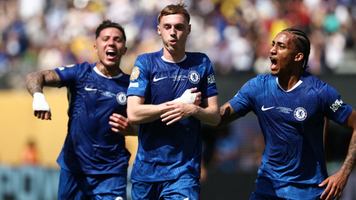 Cole Palmer comemora gol pelo Chelsea na final do Mundial contra o PSG (foto: FRANCK FIFE / AFP)