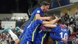 Saúl Ñiguez (à esquerda, no alto) pulou nos companheiros em comemoração - Crédito: 