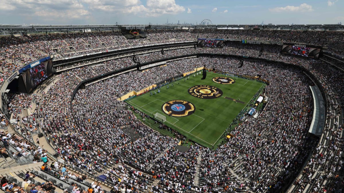 MetLife Stadium no duelo entre Paris Saint-Germain e Real Madrid na semifinal do Mundial de Clubes (foto: CHARLY TRIBALLEAU / AFP)