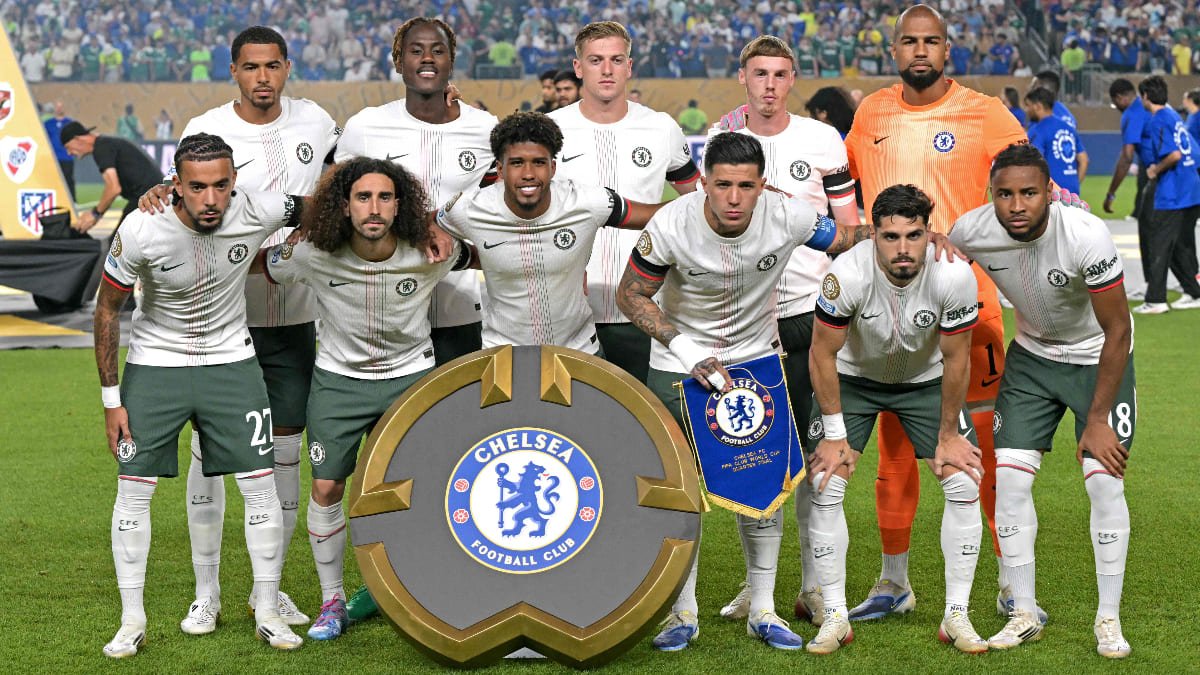 Time do Chelsea antes do duelo com o Palmeiras no Mundial de Clubes (foto: JUAN MABROMATA / AFP)