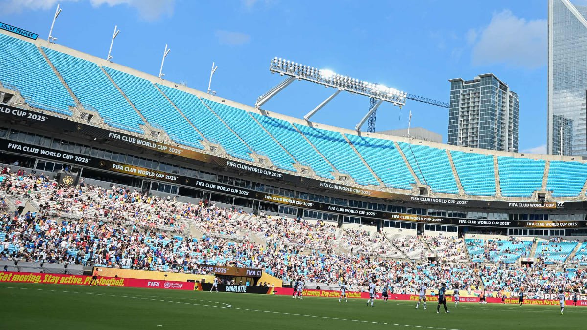 Arquibancadas do estádio do Bank of America Stadium, em Charlotte, em Inter de Milão x Fluminense (foto: Paul ELLIS / AFP)