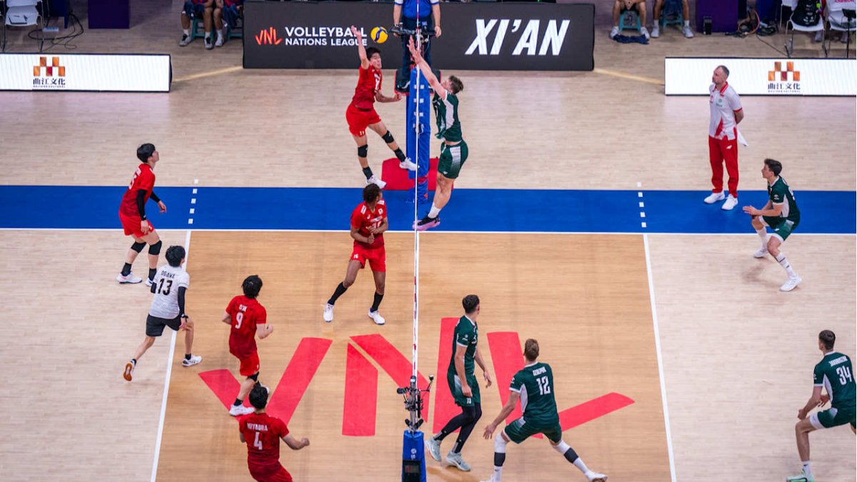 Jogo entre Polônia e Japão pela VNL Masculina 2025 (foto: Divulgação FIVB)