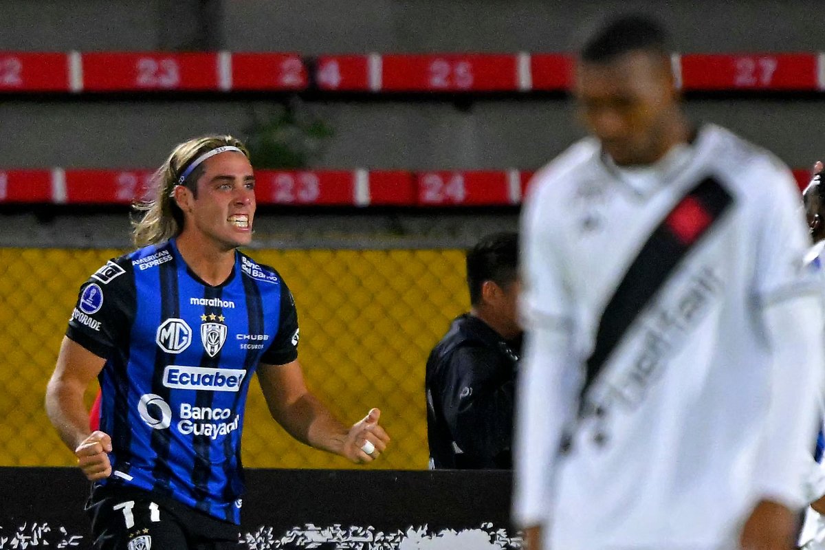 Claudio Spinelli comemora gol contra o Vasco (foto: RODRIGO BUENDIA/AFP)