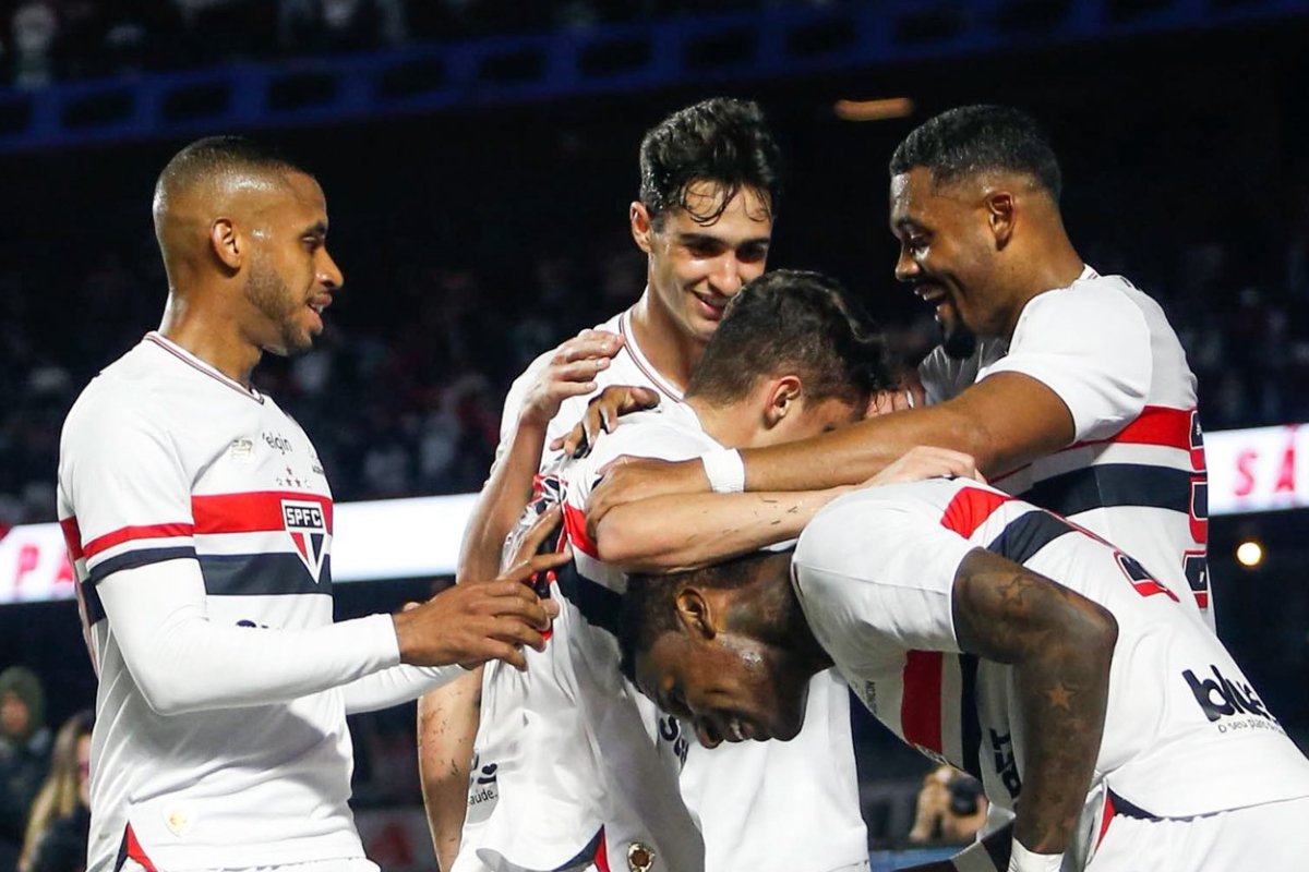 Jogadores do São Paulo comemoram gol no Morumbis (foto: Divulgação/São Paulo)