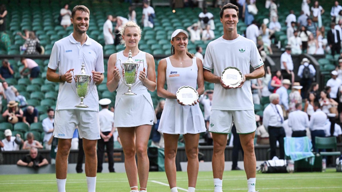 Sem Verbeek e Katerina Siniakova foram campeões em Wimbledon, enquanto Luisa Stefani e Joe Salisbury ficaram em segundo (foto: Glyn KIRK / AFP)