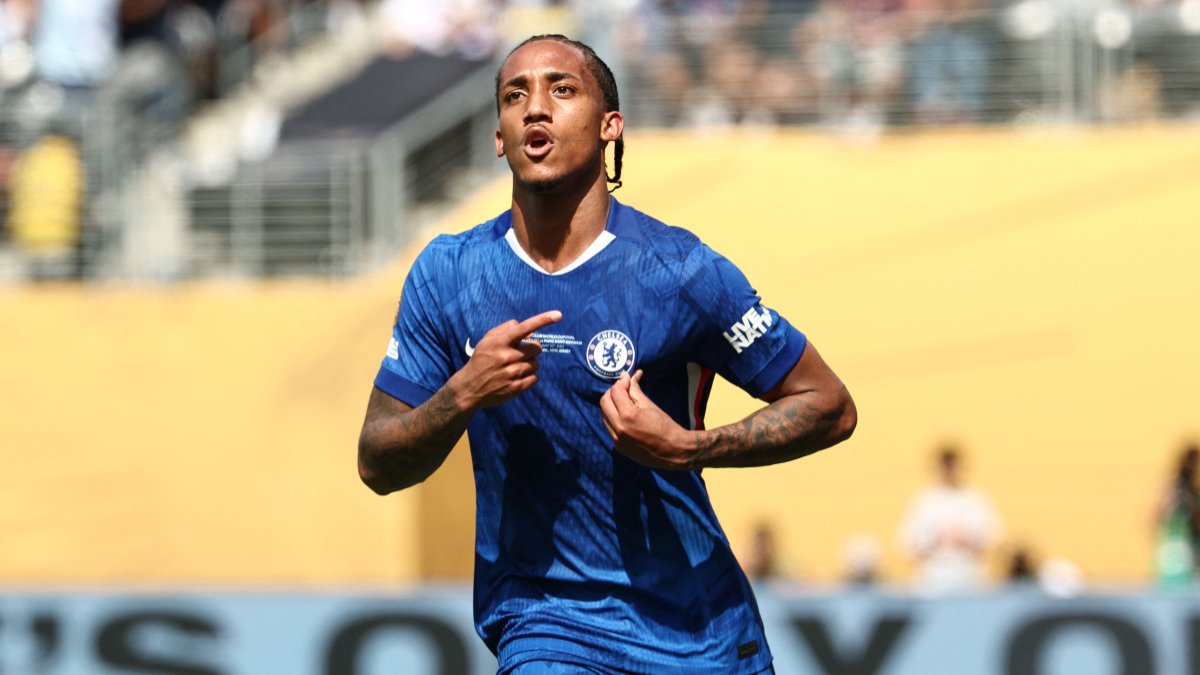 João Pedro comemora gol pelo Chelsea na final do Mundial contra o PSG - (foto: FRANCK FIFE / AFP)