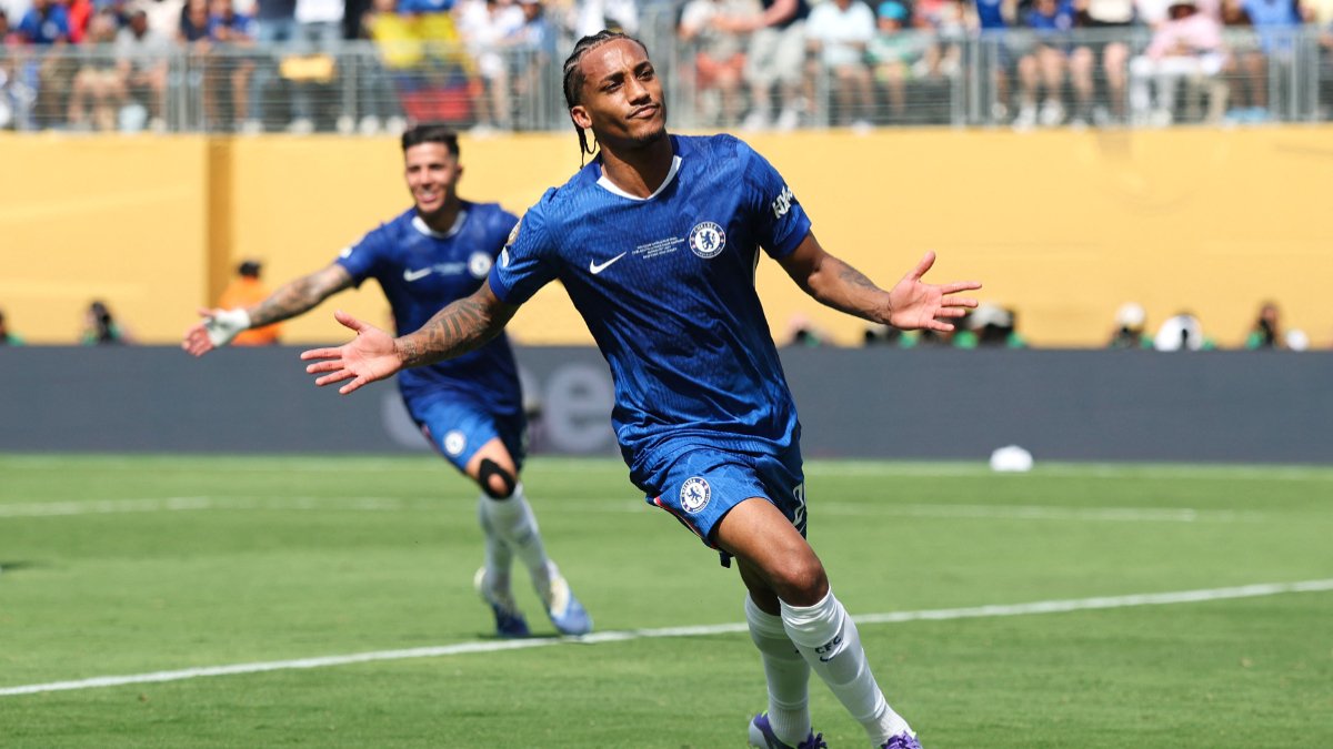 João Pedro comemora gol pelo Chelsea na final do Mundial contra o PSG - (foto: ALEX GRIMM / GETTY IMAGES NORTH AMERICA / Getty Images via AFP)