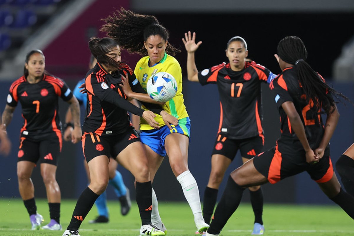 Brasil e Colômbia pela Copa América Feminina (foto: Lívia Villas Boas / CBF)