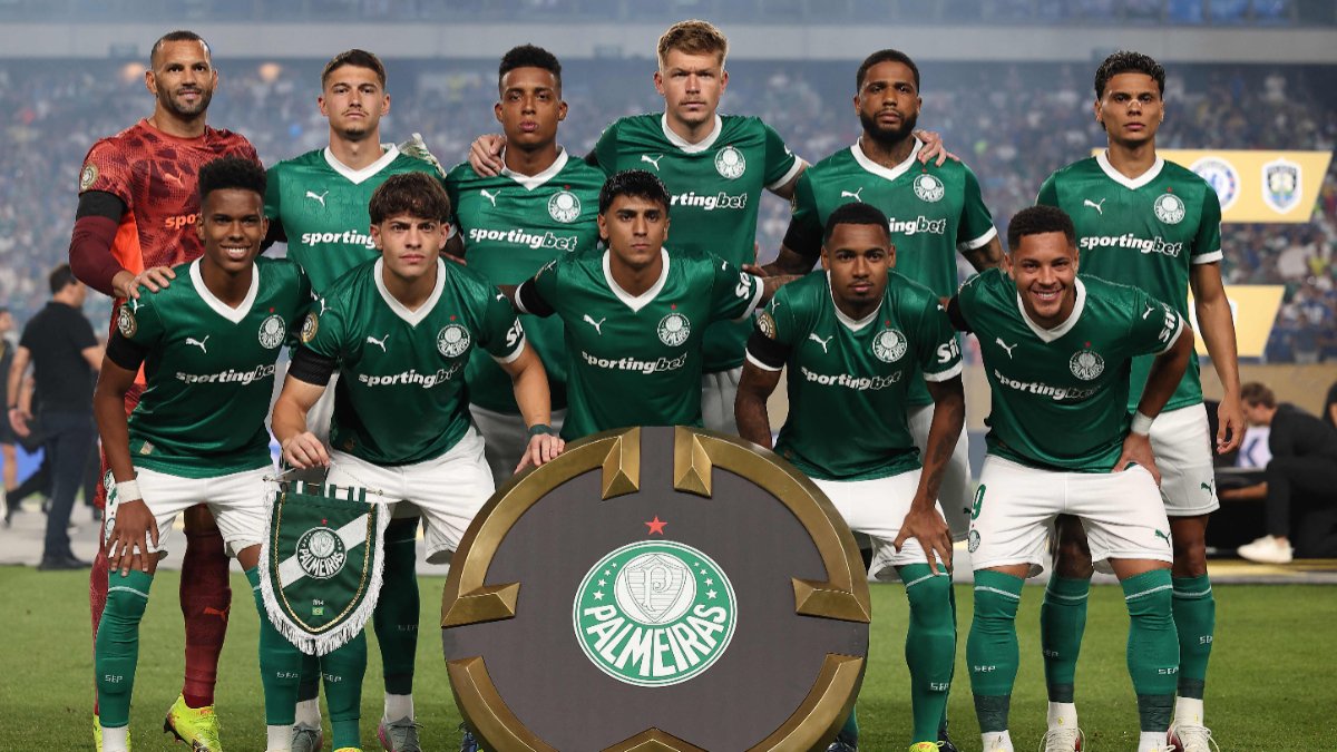 Time do Palmeiras antes do jogo contra o Chelsea no Mundial de Clubes (foto: FRANCK FIFE / AFP)