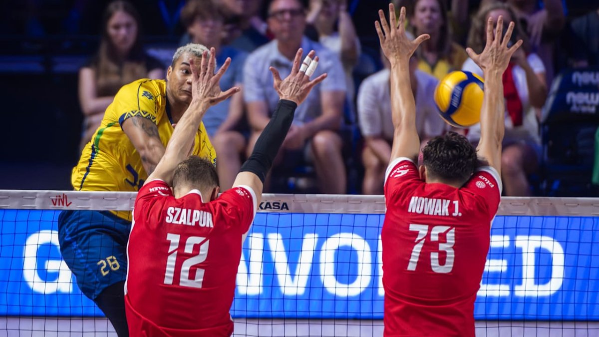 Darlan em jogo entre Brasil e Polônia na VNL Masculina (foto: Divulgação FIVB)