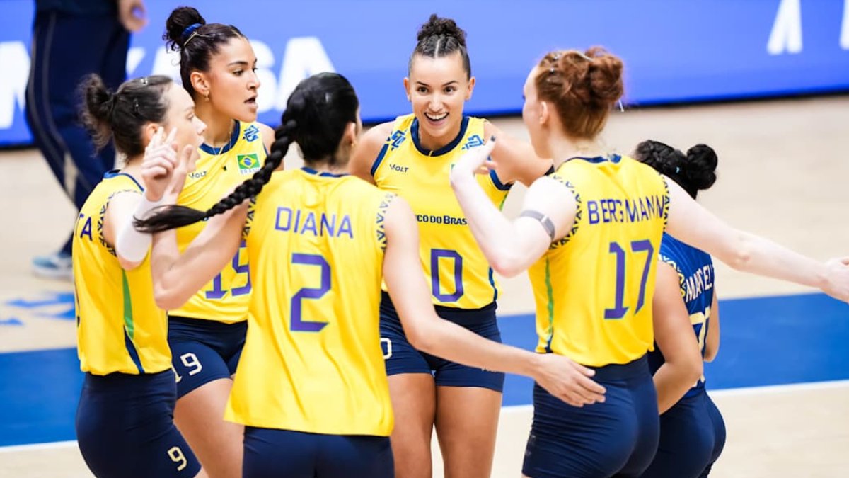 Jogadoras do Brasil contra a Polônia na VNL Feminina (foto: Divulgação FIVB)