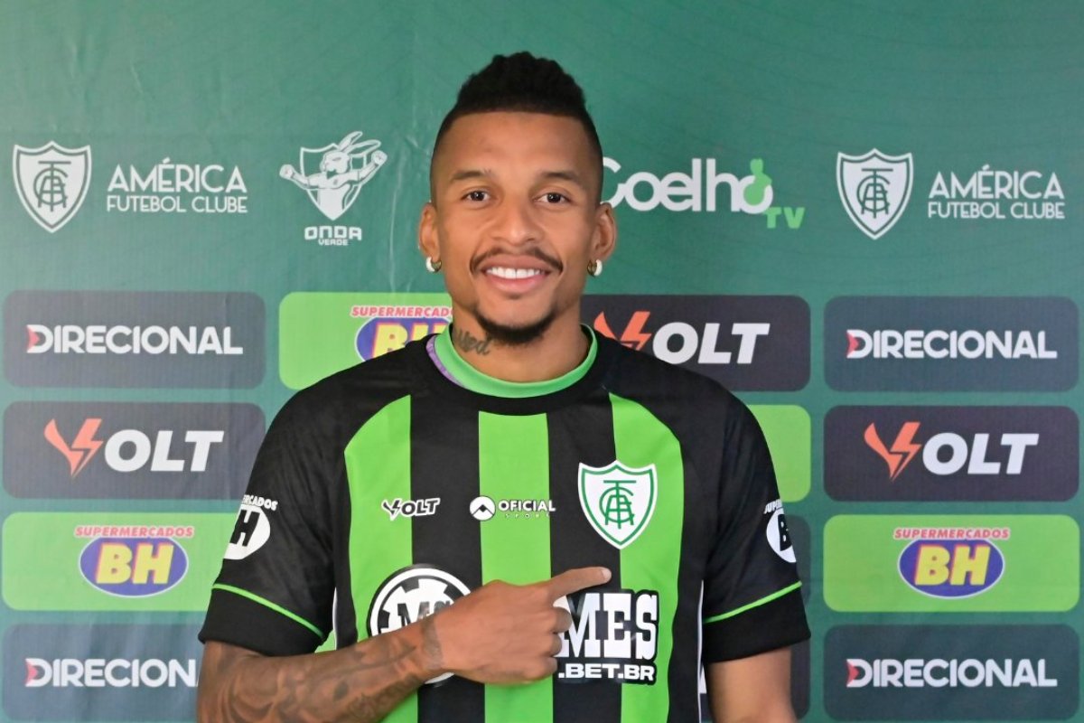 Dalbert foi apresentado como reforço do América (foto: Mourão Panda/América)