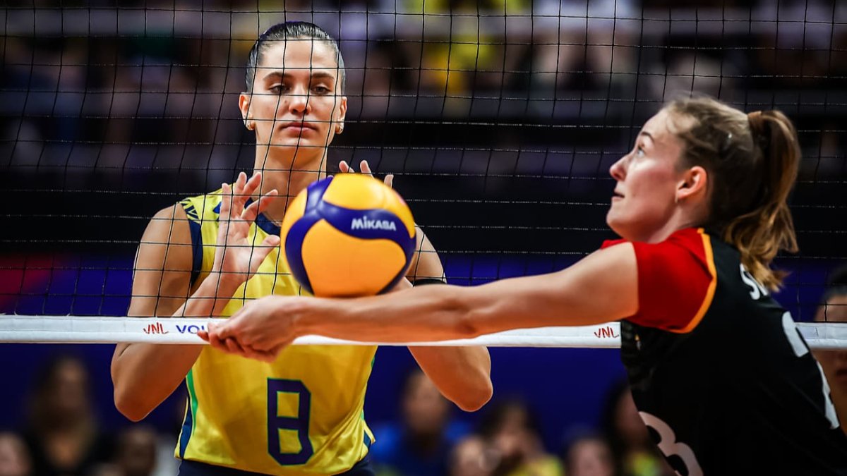 Jogo entre Brasil e Alemanha na fase inicial da VNL Feminina (foto: Divulgação FIVB)