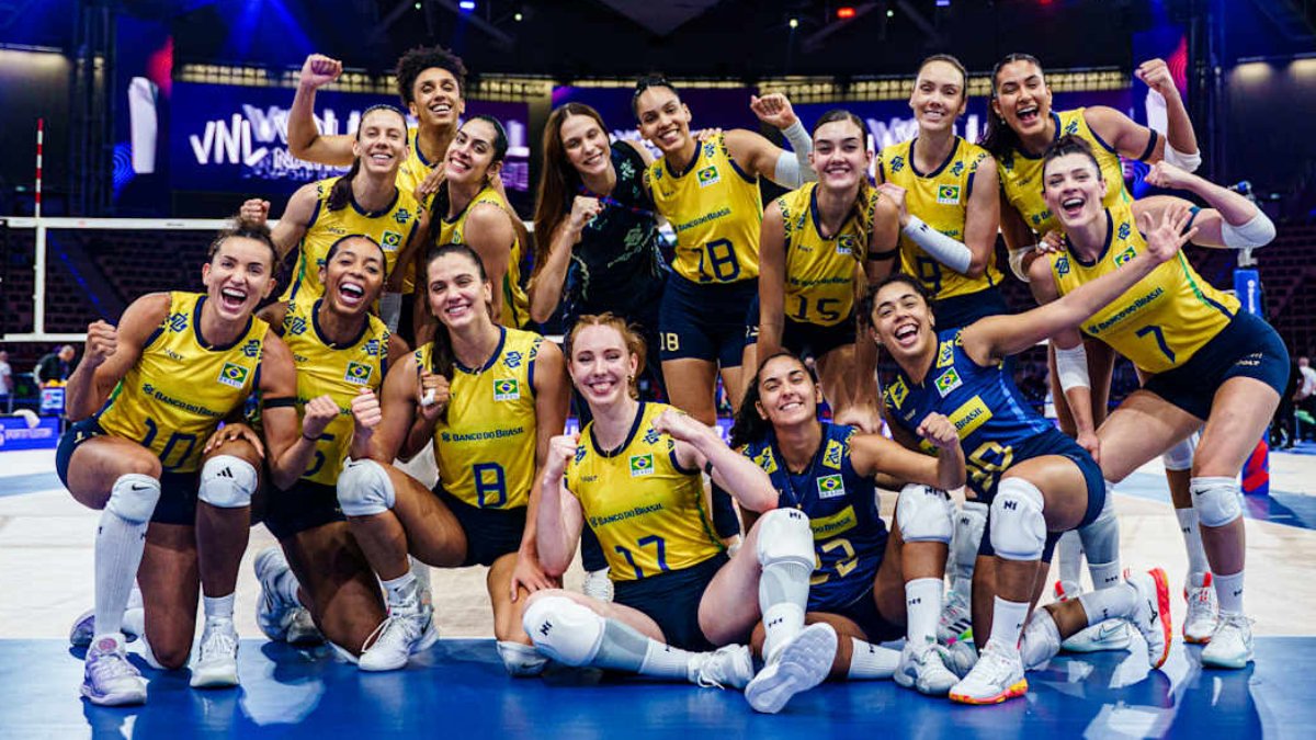 Jogadoras da Seleção Brasileira Feminina de Vôlei na VNL (foto: Divulgação/FIVB)