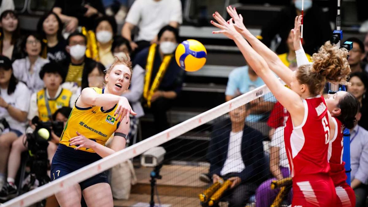 Júlia Bergmann em Brasil x Polônia na VNL Feminina (foto: Divulgação FIVB)