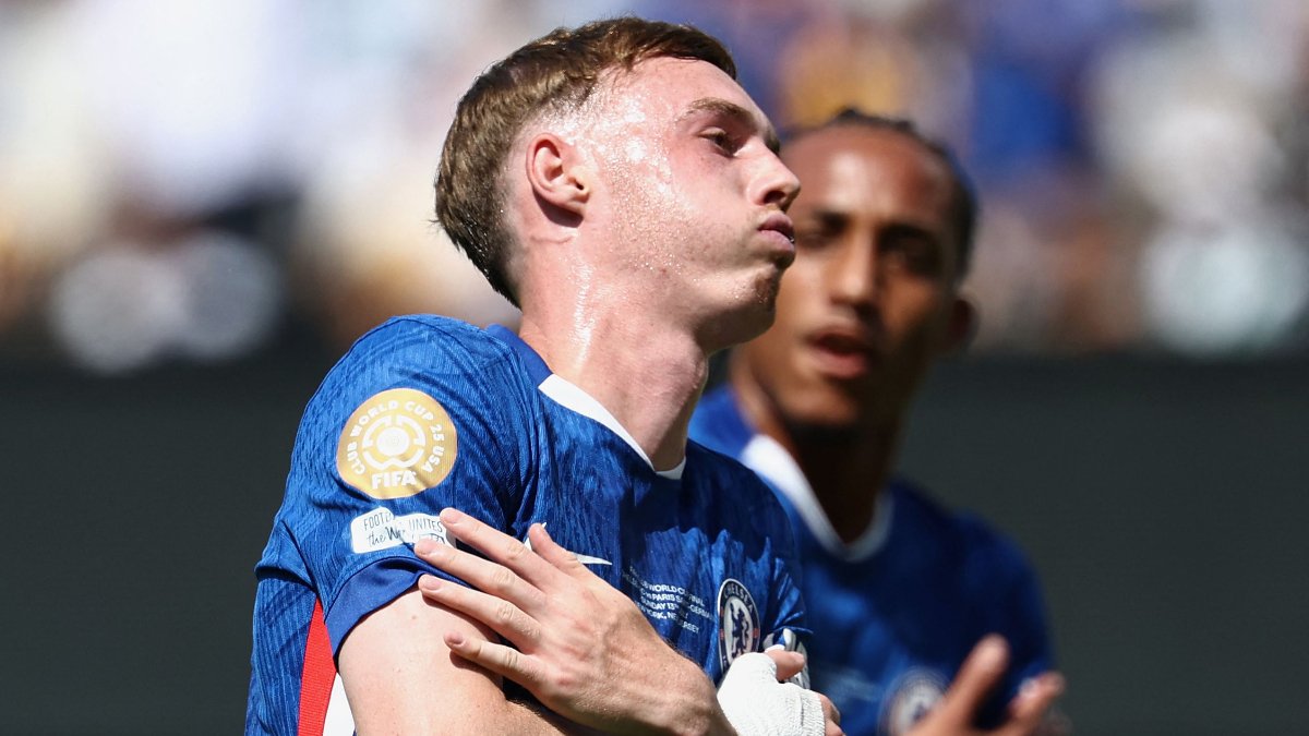 Cole Palmer comemora gol pelo Chelsea na final do Mundial contra o PSG (foto: FRANCK FIFE / AFP)