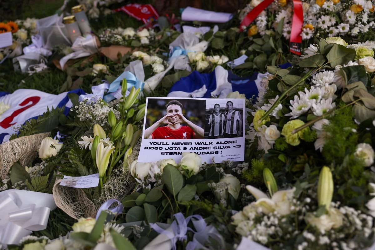 Homenagens em Portugal (foto: FILIPE AMORIM / AFP)