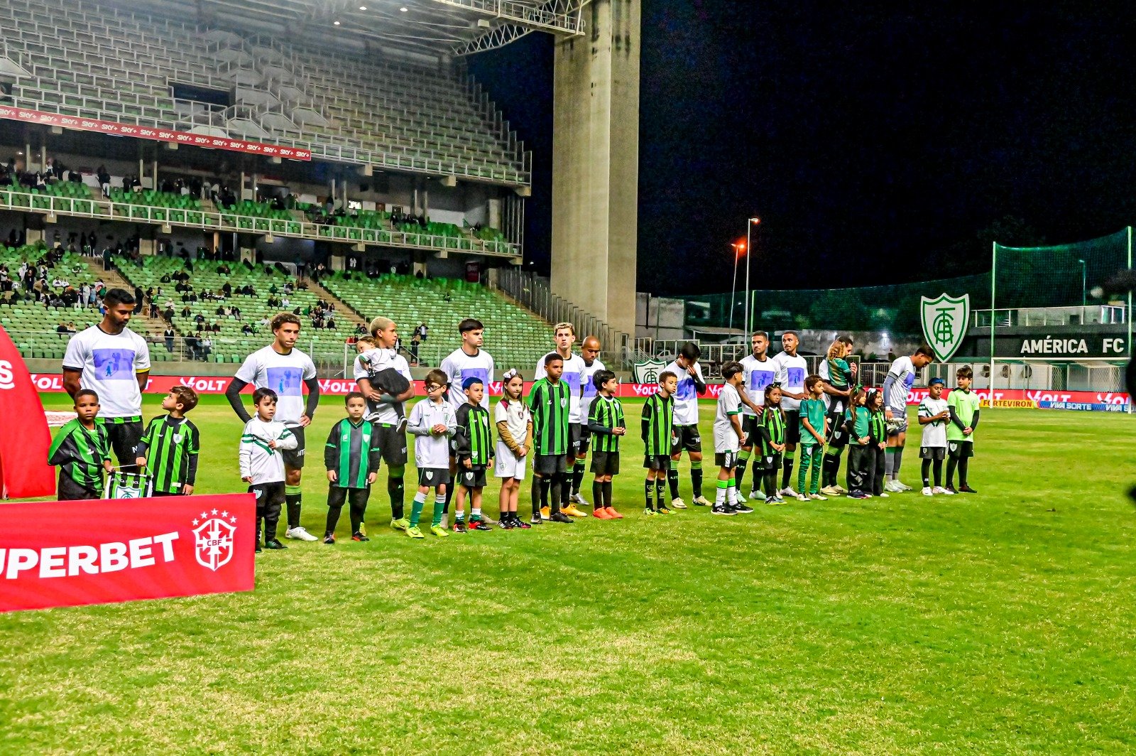 América e Athletic se enfrentaram no Independência (foto: Mourão Panda/América)