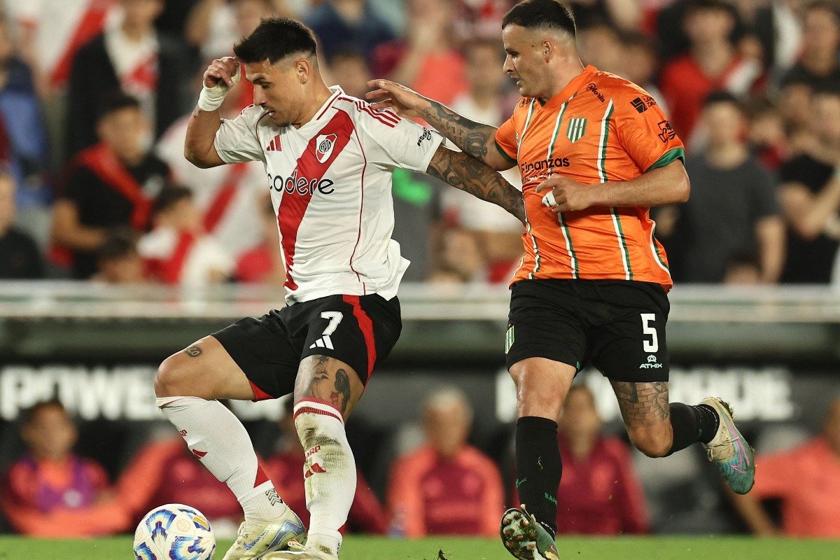 Adam Bareiro em campo pelo River Plate (foto: ALEJANDRO PAGNI/AFP - 2/11/2024)