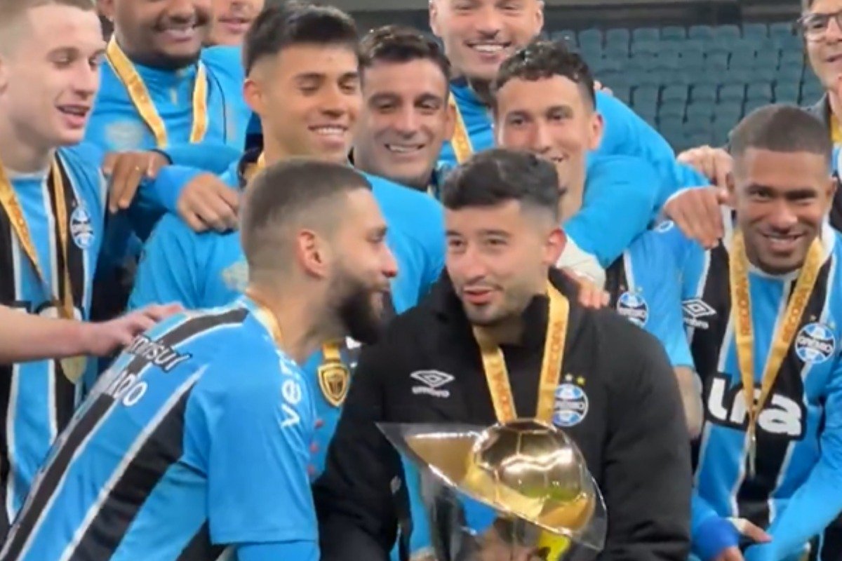 Jogadores do Grêmio comemoram título da Recopa Gaúcha (foto: Reprodução)