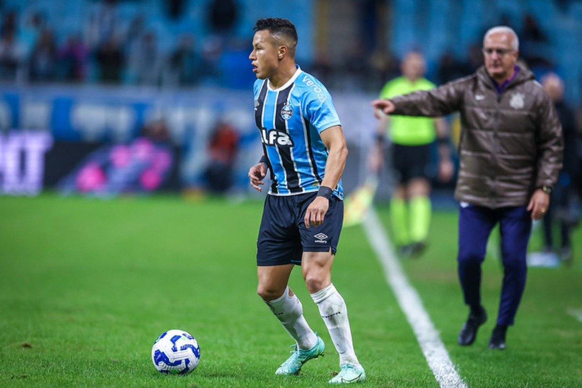 Grêmio toma decisão sobre presença de Marlon em jogo contra o Cruzeiro